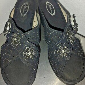 Atalina Wedge Heel Sandal Black Size 38 Floral Design Sparkles US 7.5 to 8 GUC.